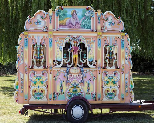 Black and white photo of early 20th century hospital ward